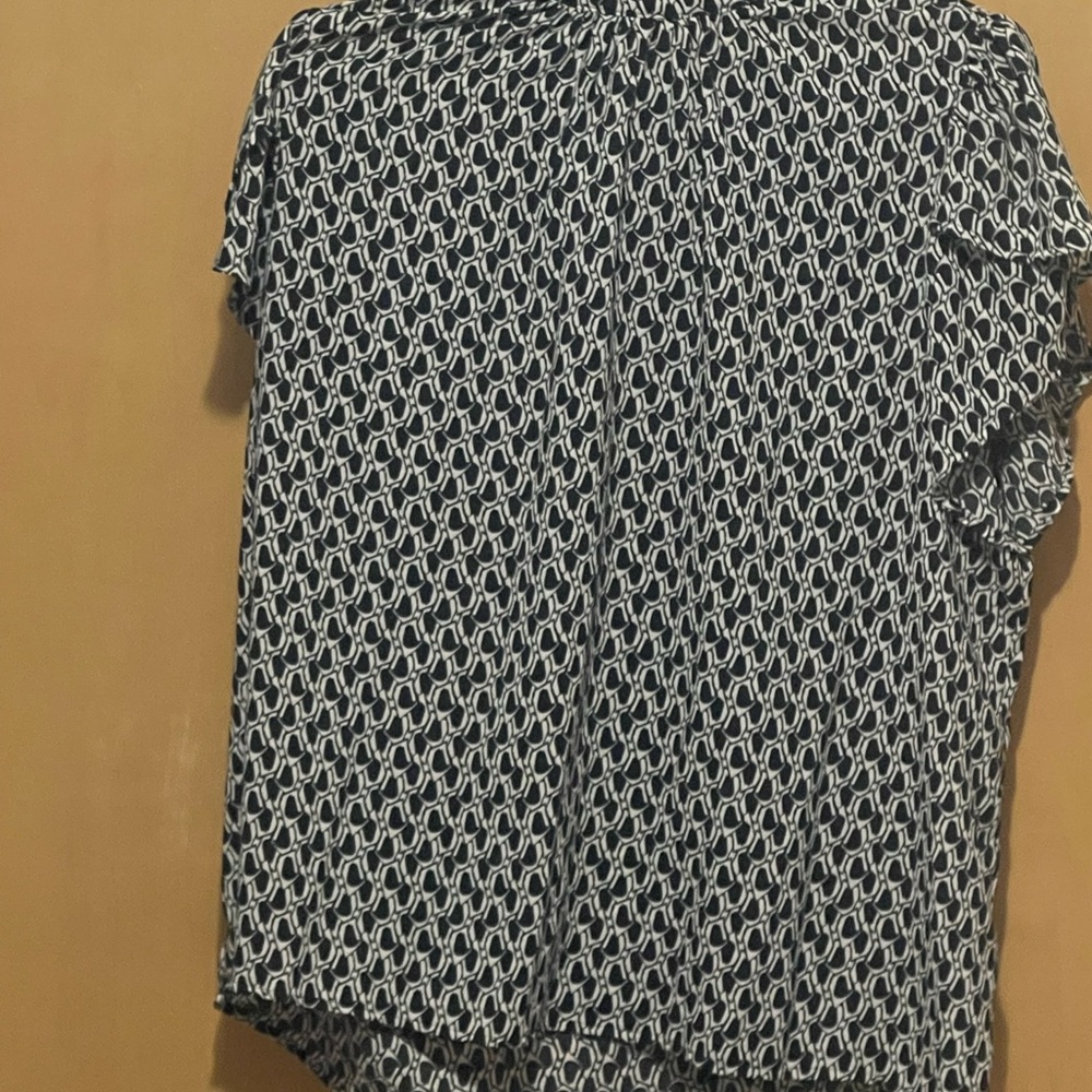 SHEIN Black and White Geometric Blouse